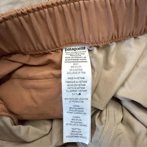 Patagonia Women's Outdoor Everyday 4" Shorts (Oar Tan) - Picture 8 of 9